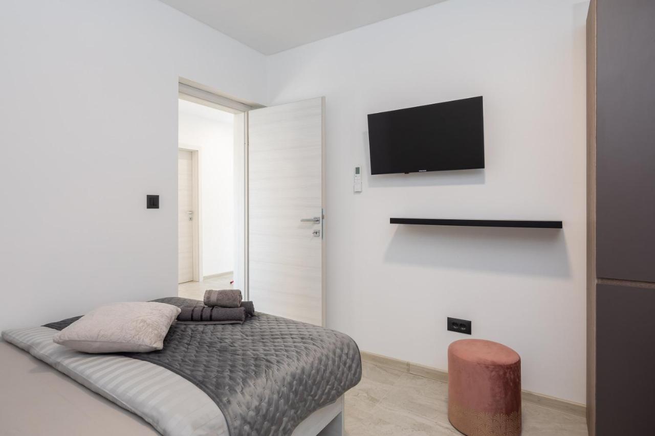 Luxury Apartment Lorena - Private Heated Pool - Jesenice  Exterior foto
