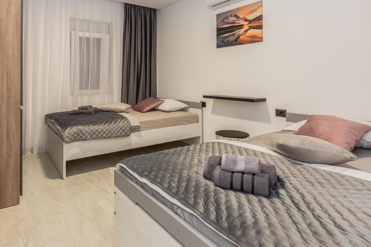 Luxury Apartment Lorena - Private Heated Pool - Jesenice  Exterior foto